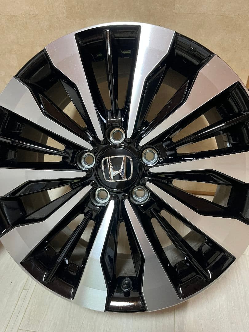 ② ホンダWRV新車外しホイールナットキャップ付純正17インチホイール２本