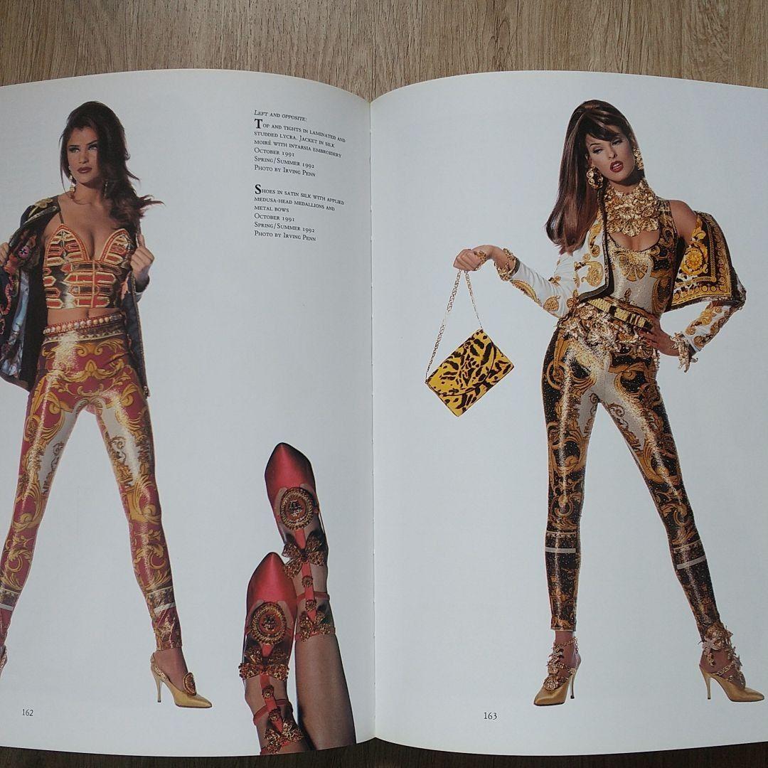 希少品 VERSACE ヴェルサーチ 写真集 SIGNATURES