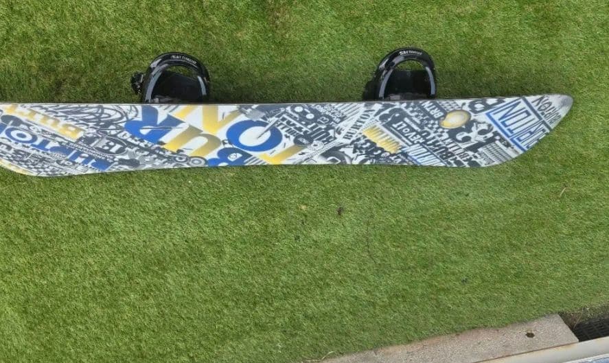 スノーボードBURTON152cm ストラップ少し壊れ （問題なく開閉はします）