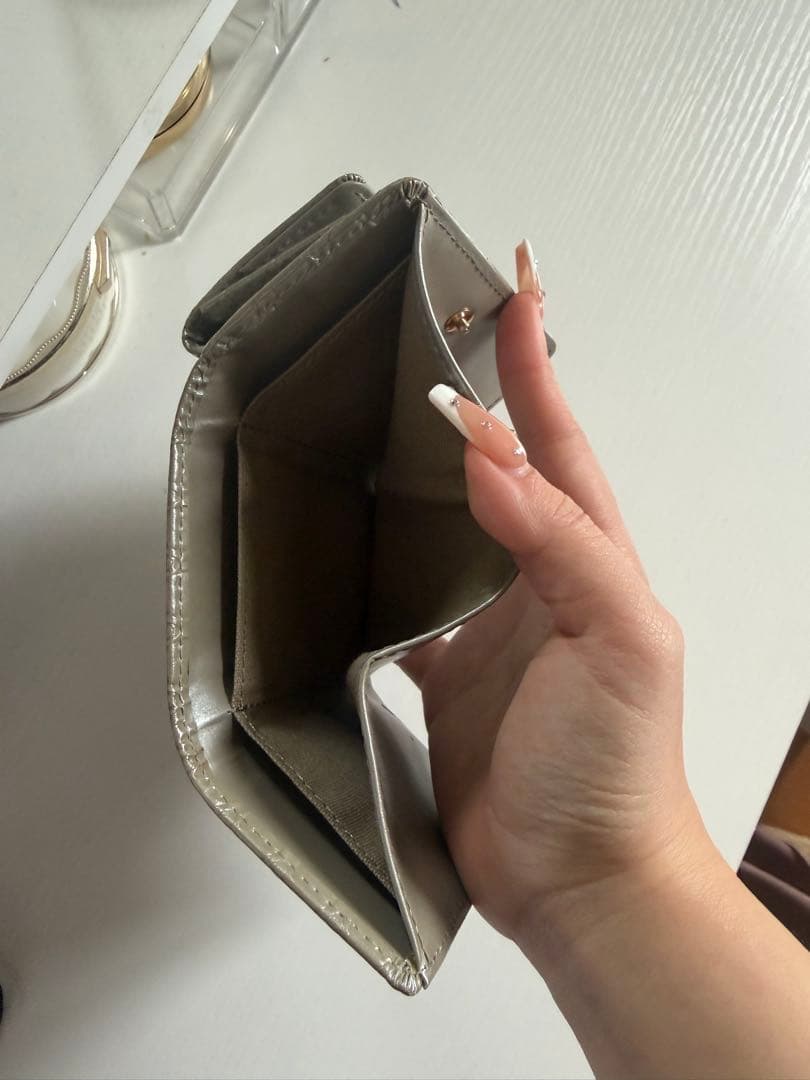 ヴィヴィアン　グレー 三つ折り財布