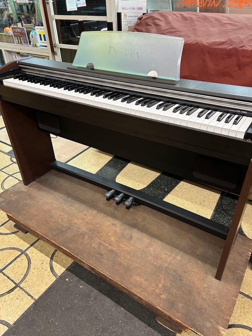 超価格、カシオ電子ピアノPX700、ピアノ強弱タッチ付き、人気のコンパクト仕様♪
