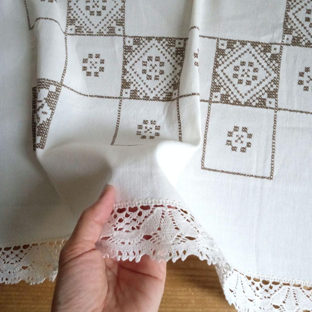 リネン刺繍テーブルクロス／レース縁取り／スウェーデン 90cm 北欧ヴィンテージ