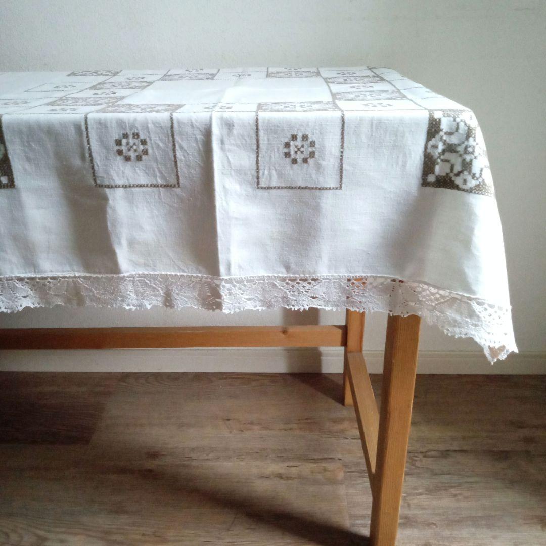 リネン刺繍テーブルクロス／レース縁取り／スウェーデン 90cm 北欧ヴィンテージ