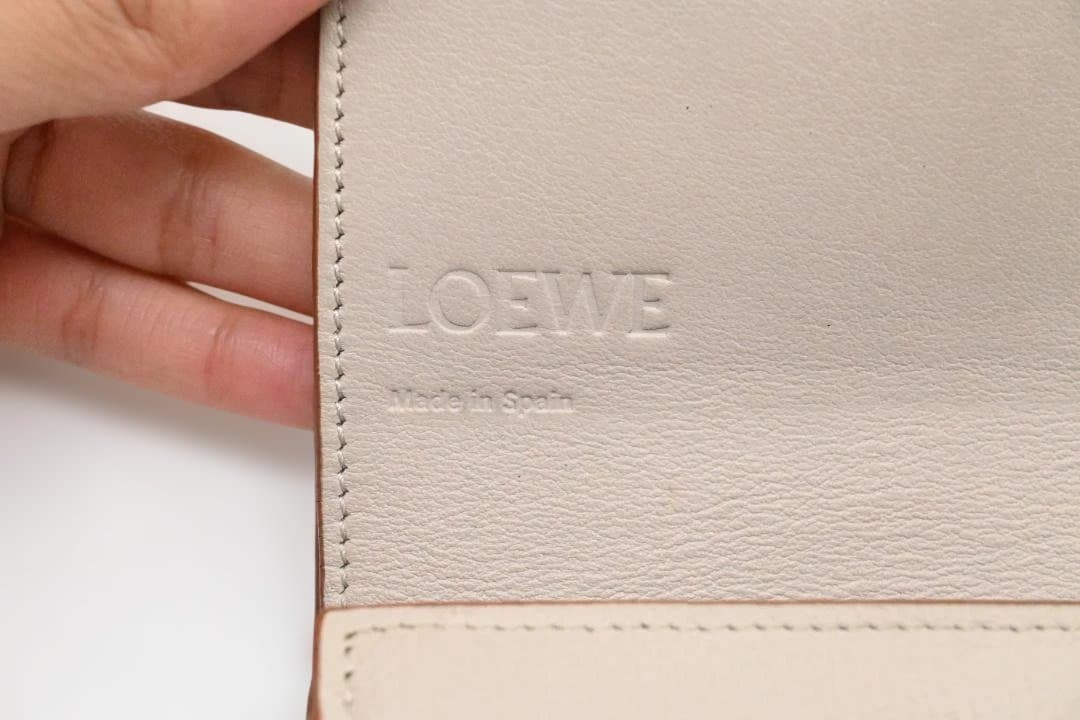【美品】LOEWE　ロエベ　アナグラム　コンパクトウォレット　二つ折り財布