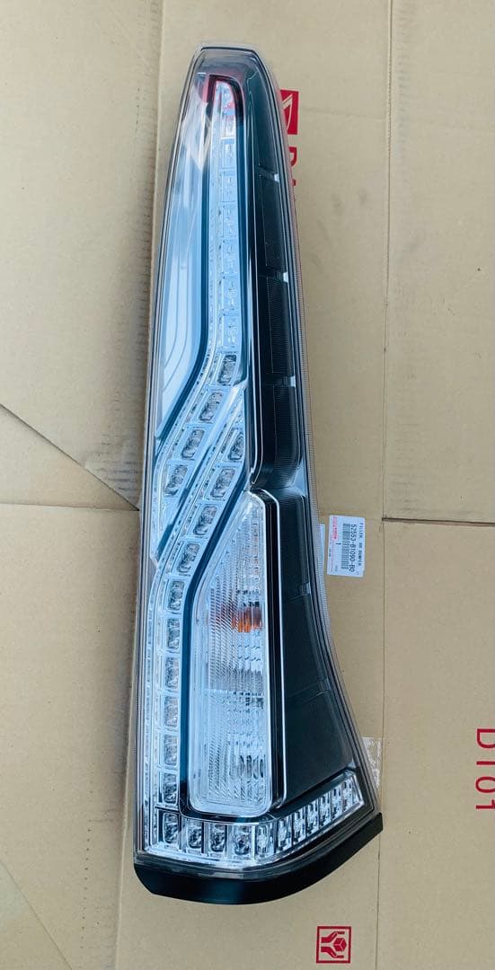 コト LEDテールランプ 220-23682 日本製 日産セレナ HFC26