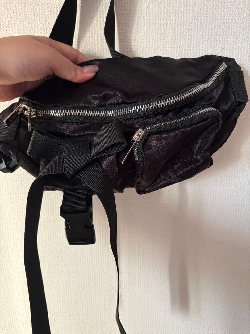 é ribbon satin 2way body bag