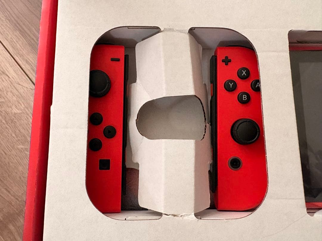 Nintendo Switch レッド 本体 + キャリングケース