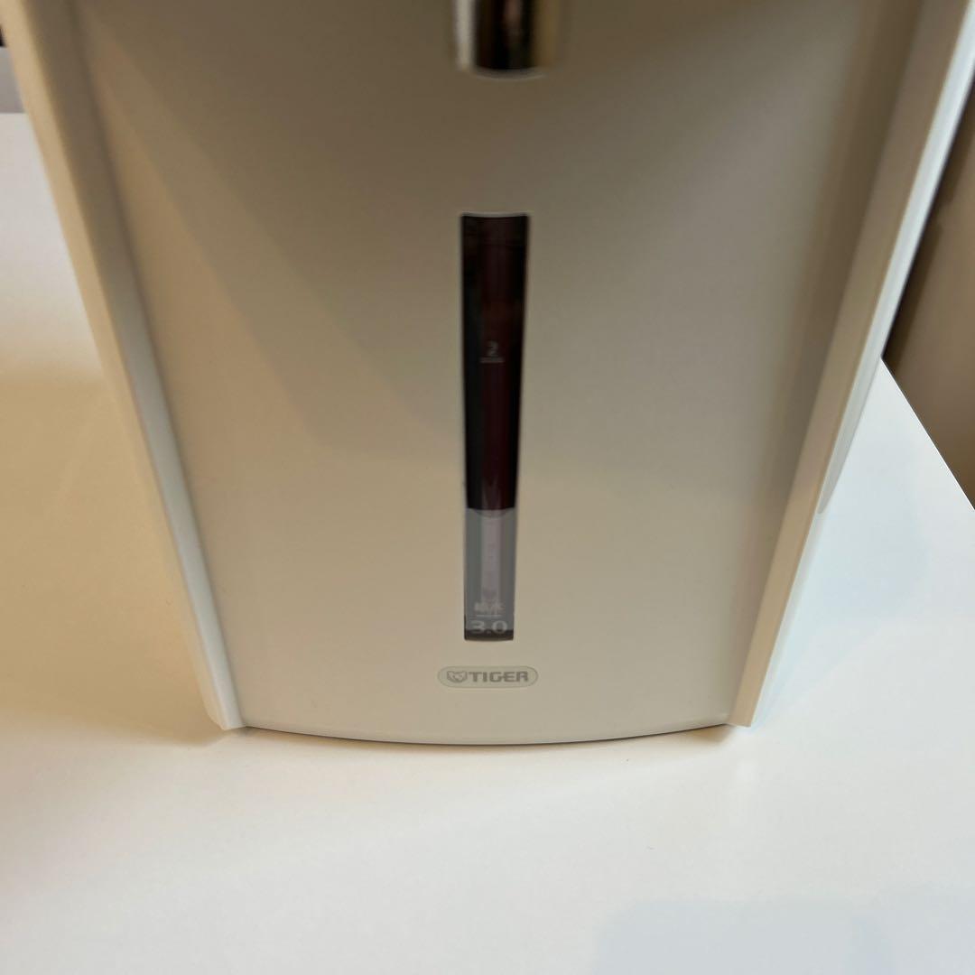 美品❗️新型2026年購入、2025年製タイガー 電気ポット 3L、白、蒸気レス