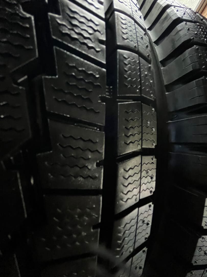 195/85R15 113/111L①(１本) あくび