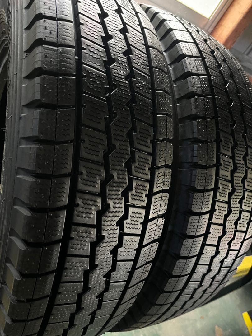 195/85R15 113/111L①(１本) あくび