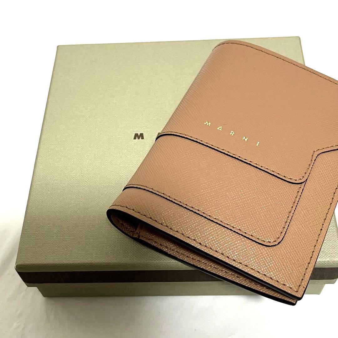 【カリン】【極美品】MARNI マルニ 二つ折り財布 ブラウン