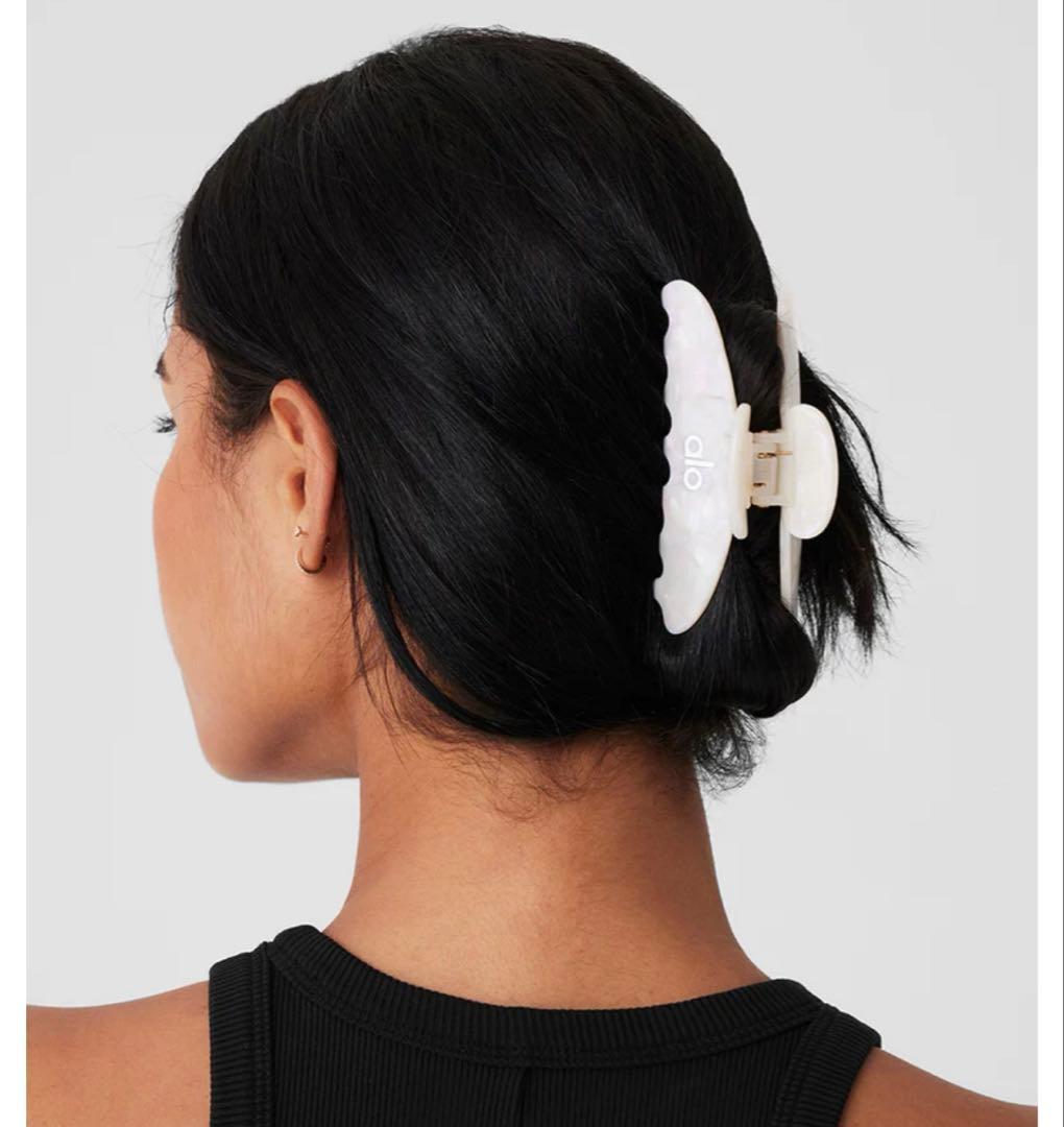 新品 未使用 alo yoga ヘアクリップ アロ ヨガ