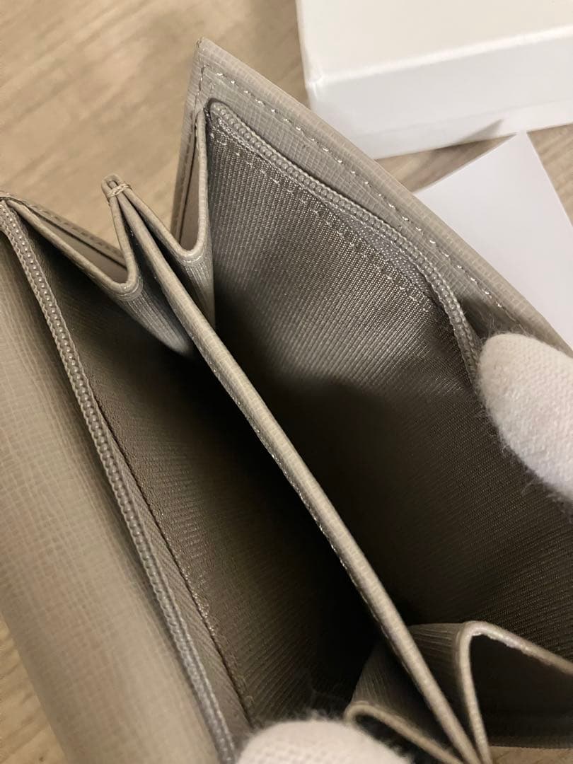 新品　フルラ　三つ折り財布　クラッシック