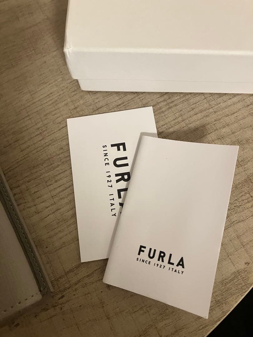 新品　フルラ　三つ折り財布　クラッシック