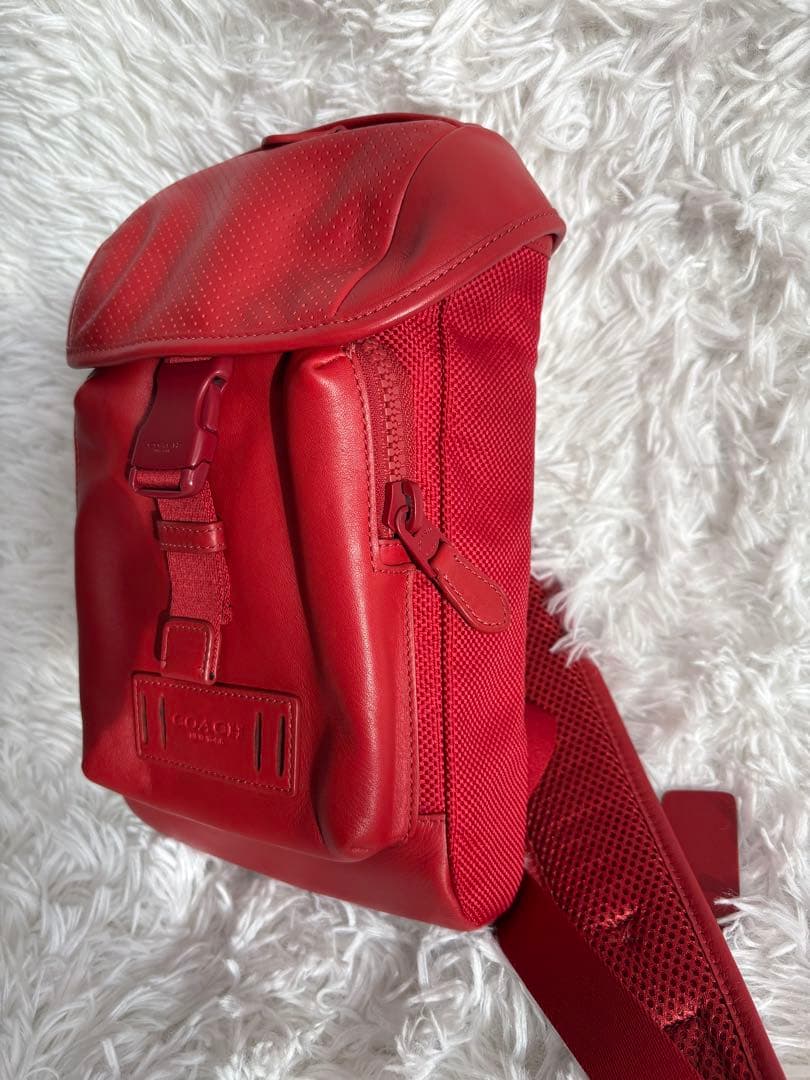 美品 COACH レンジャー ミニパック ボディバッグ 赤