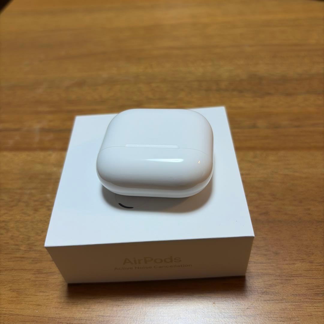 【中古】AirPods 4 アクティブノイズキャンセリング搭載モデル