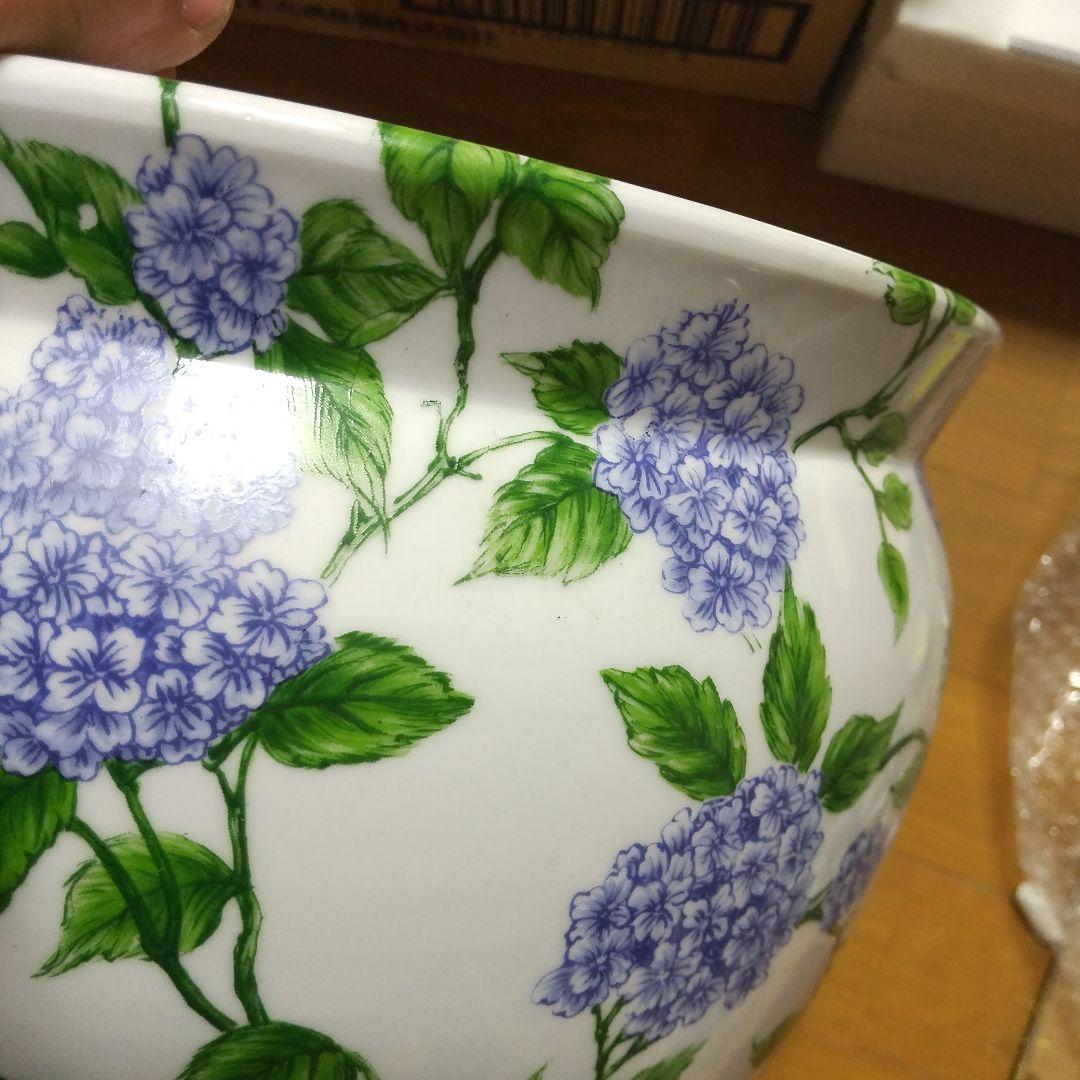 紫陽花の花柄 陶器製、瓶、メダカ鉢、睡蓮鉢、置物、焼物、工芸品、