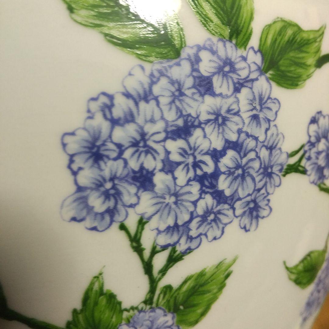 紫陽花の花柄 陶器製、瓶、メダカ鉢、睡蓮鉢、置物、焼物、工芸品、