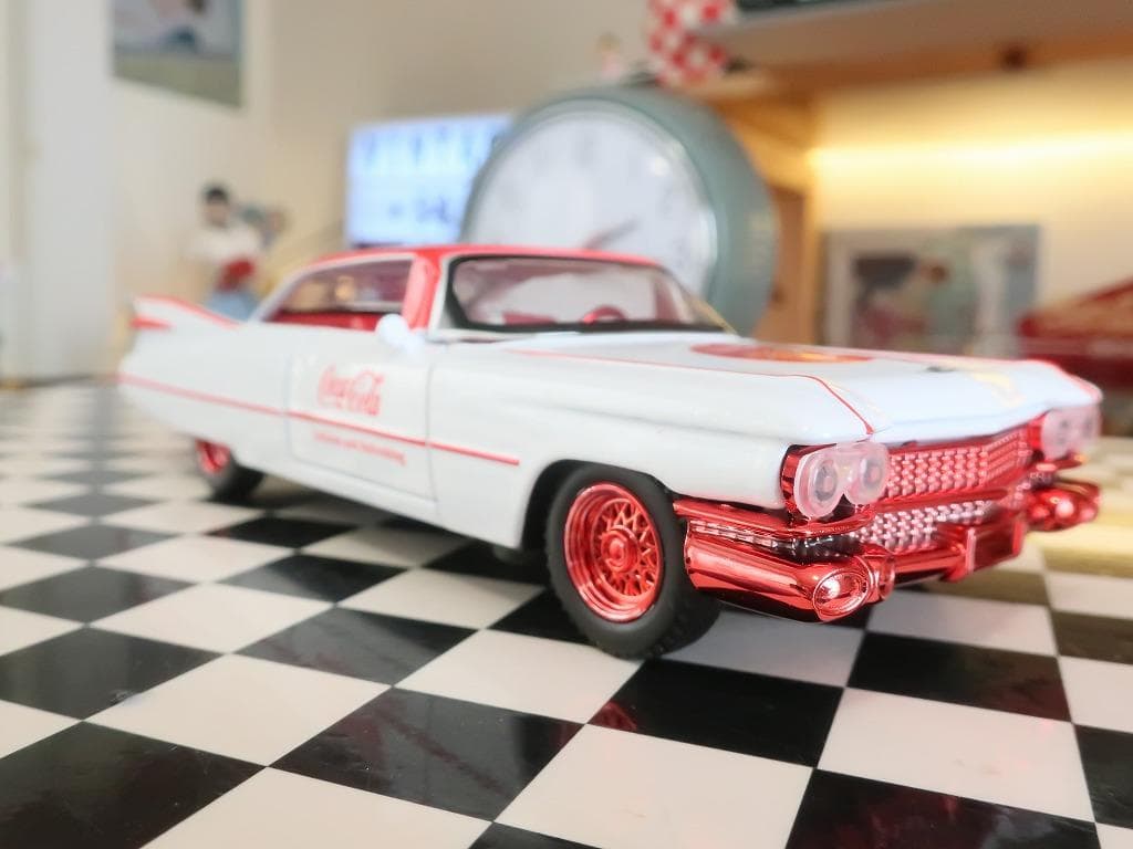 コカコーラ 1959 キャデラック エルドラド ヘッドライト点灯