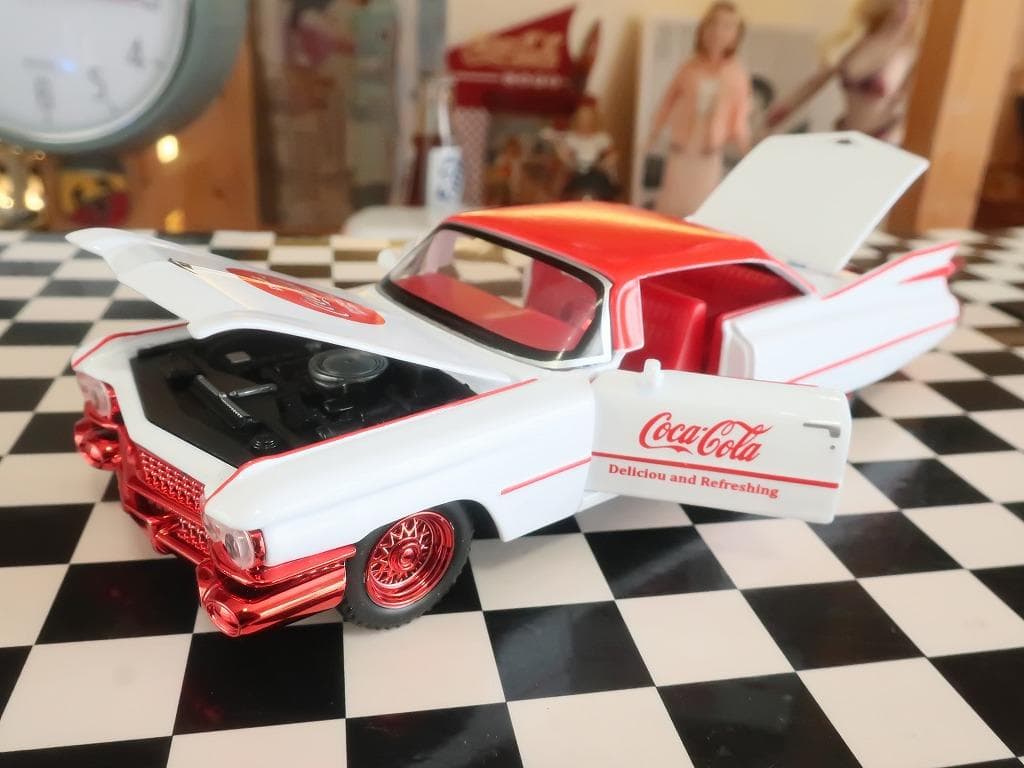 コカコーラ 1959 キャデラック エルドラド ヘッドライト点灯