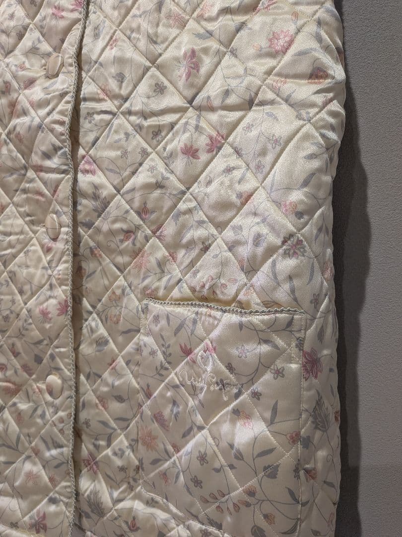 新品未使用品ミラショーン　シルク　キルティング　ベスト絹100%SILK М