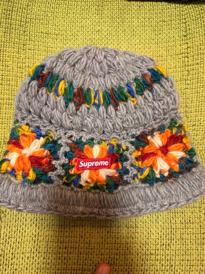 ミ*ー様 Supreme 花柄 ニット帽 グレー