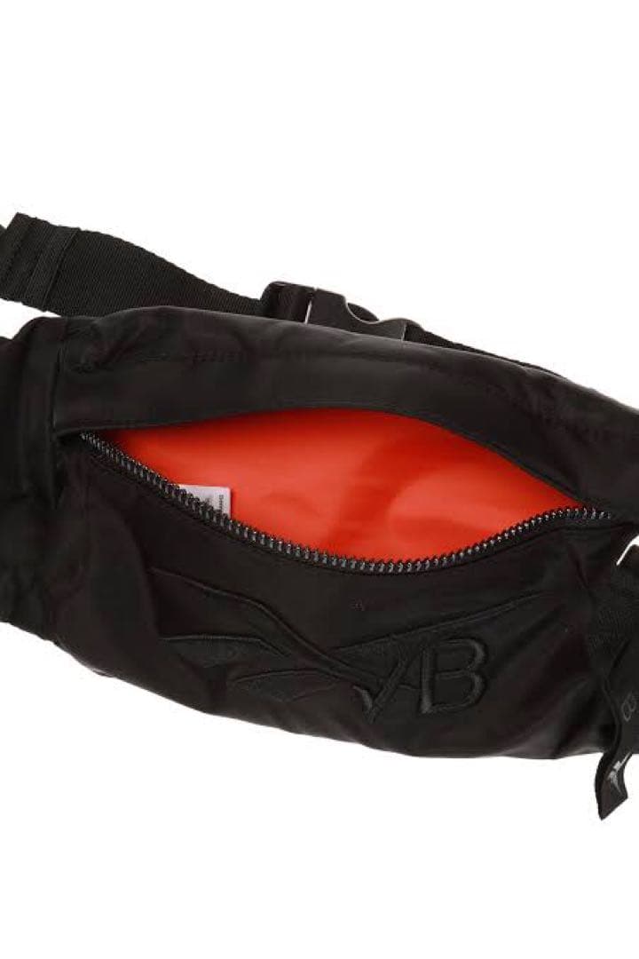 新品 Reebok×VICTORIABECKHAM ボディバッグ