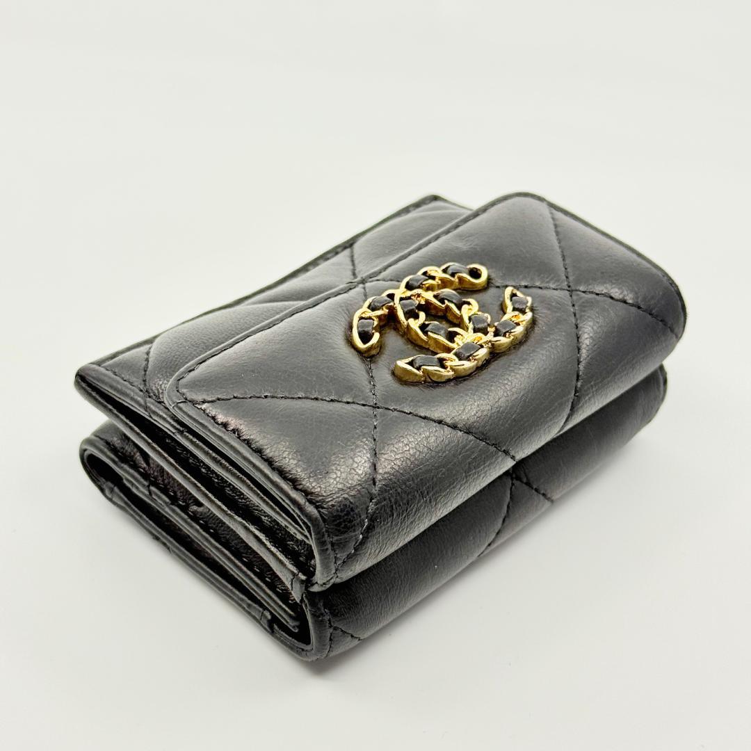 美品 CHANEL シャネル 19 ディズヌフ 三つ折り財布