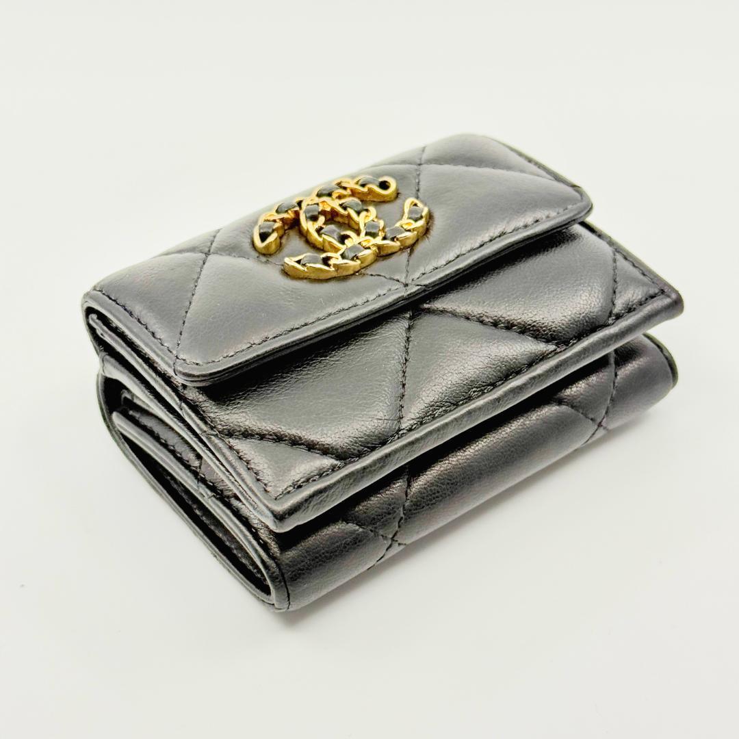 美品 CHANEL シャネル 19 ディズヌフ 三つ折り財布