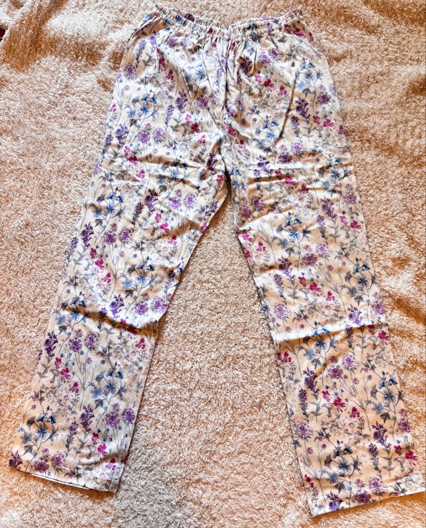 新品タグ付き　LAURA ASHLEY ローラアシュレイ　パジャマ　Mサイズ