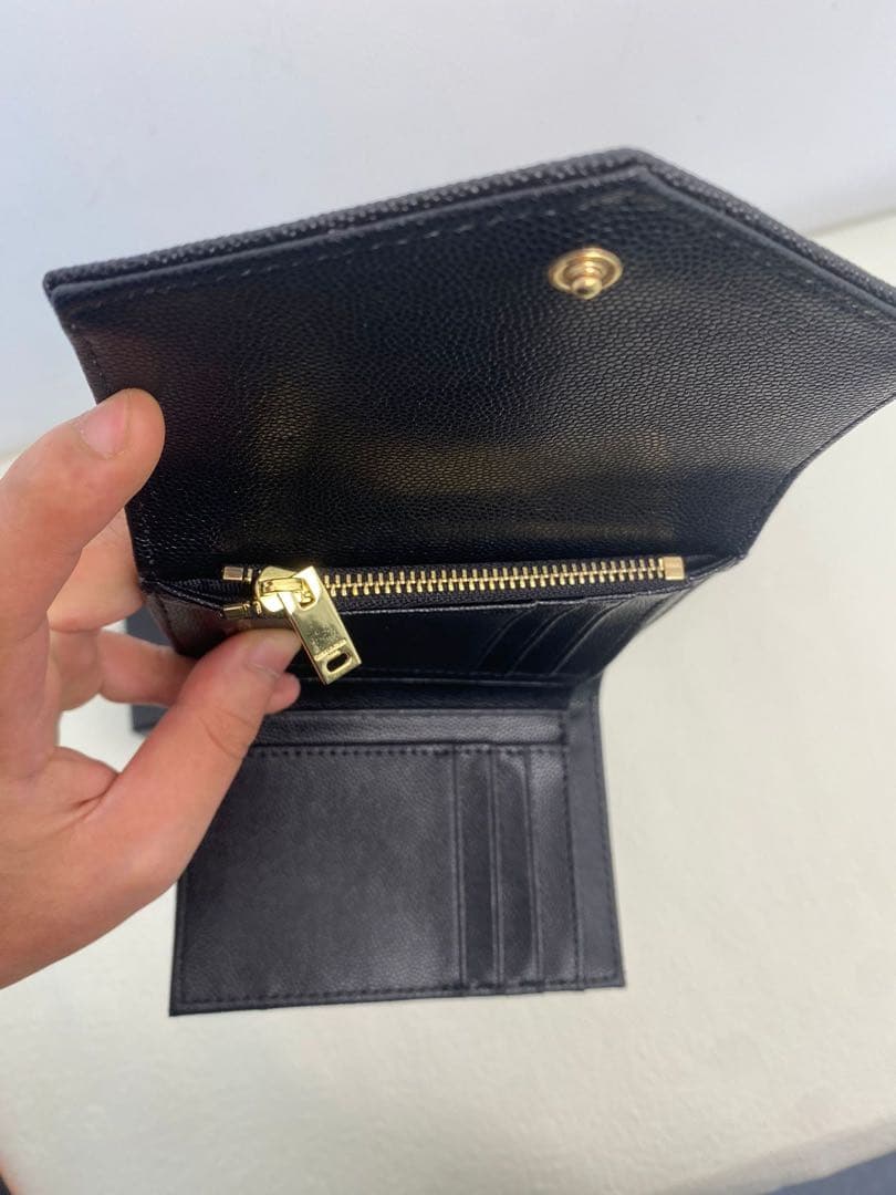 YSL ブラックレザー 二つ折り財布