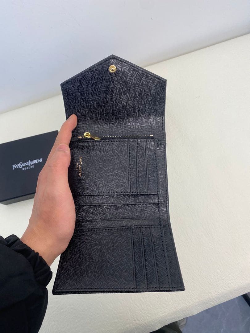 YSL ブラックレザー 二つ折り財布