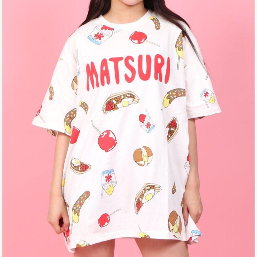 新品 お祭り punyus Tシャツ プニュズ 屋台 焼きそば 総柄 りんご飴