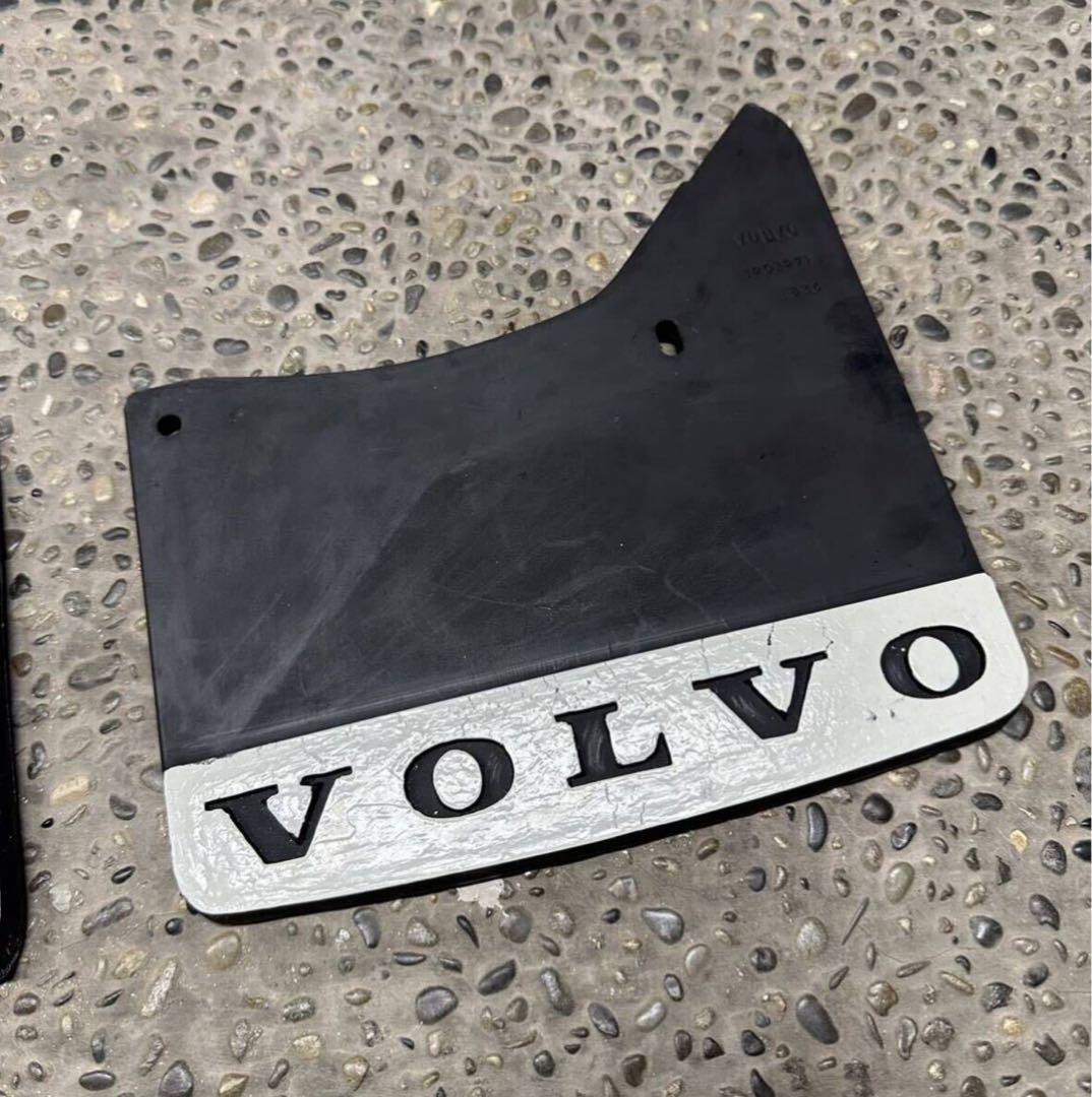 希少 VOLVO240 マッドフラップ2枚セット　未使用品 泥避け ボルボ