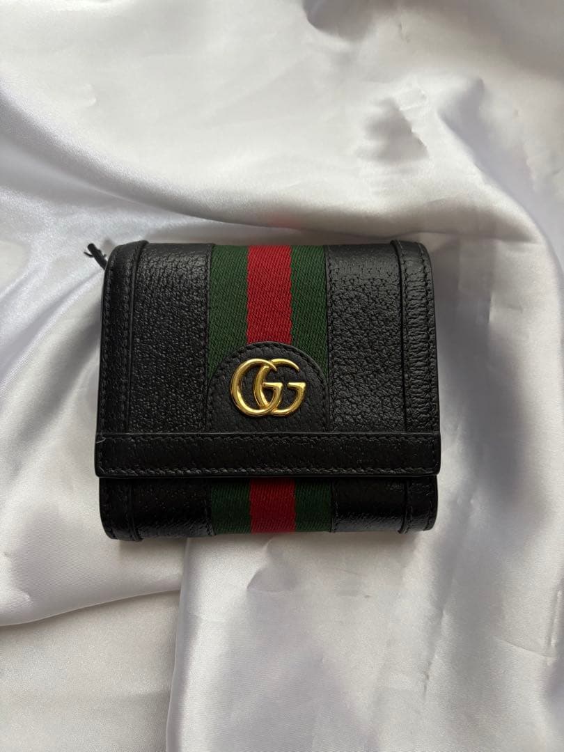 GUCCI GGロゴ 二つ折り財布 ブラック　最終値下げ