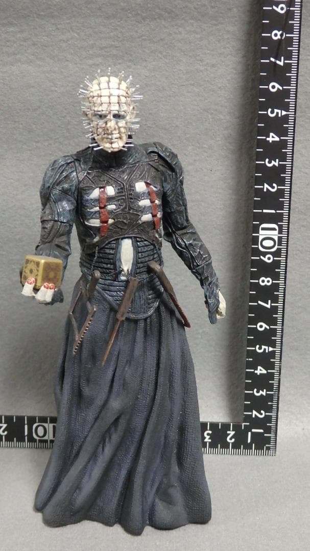 NECA ヘルレイザー ピンヘッド サージョンフィギュア