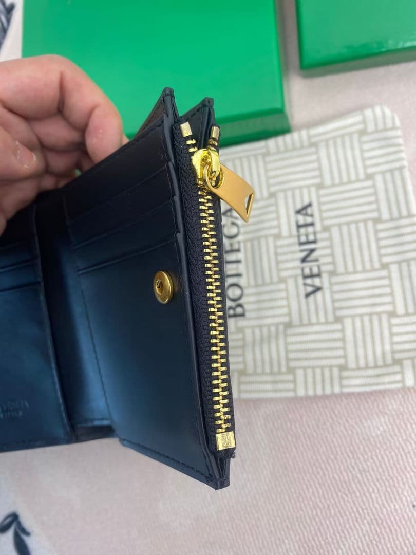 BOTTEGA VENETA二つ折り財布 イントレチャート ブラック 箱付き
