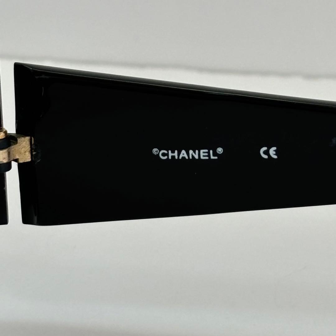 【ショー】CHANEL オーバル型サングラス ブラック