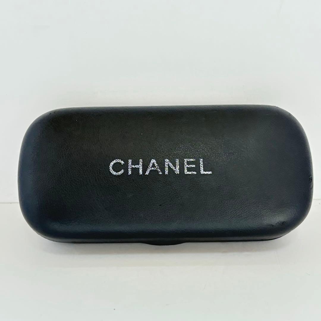 【ショー】CHANEL オーバル型サングラス ブラック