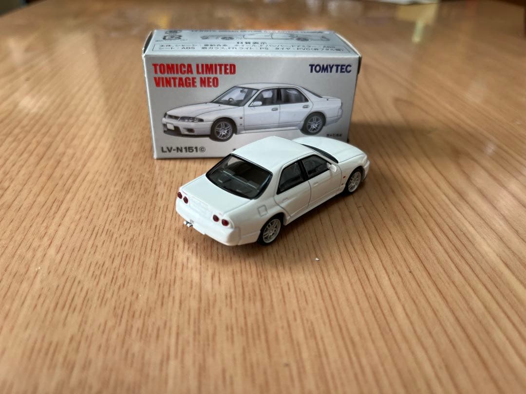 トミカリミテッドヴィンテージネオ　日産スカイラインGT-Rオーテックバージョン
