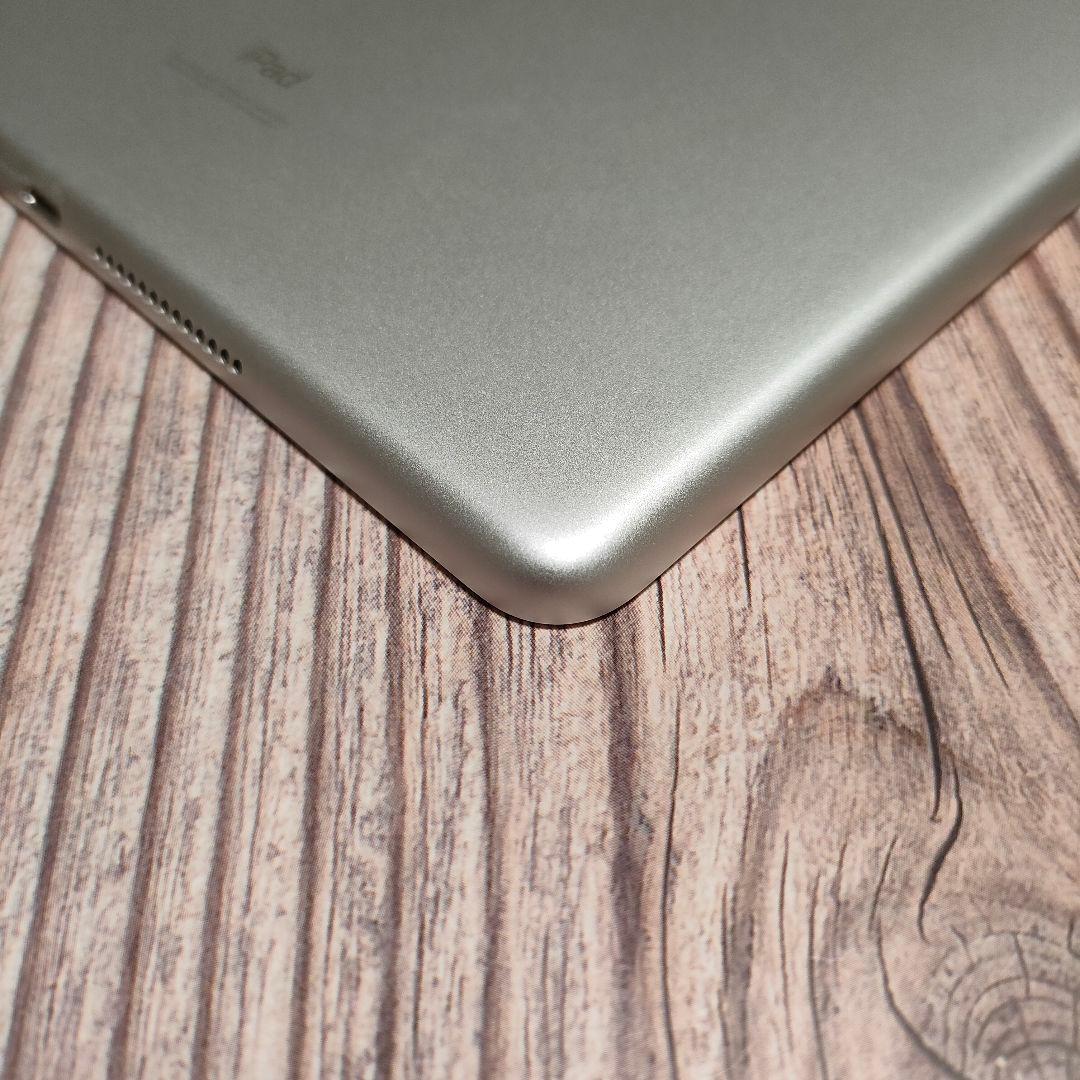 iPad 第7世代 128GB SIMフリー シルバー バッテリー98%