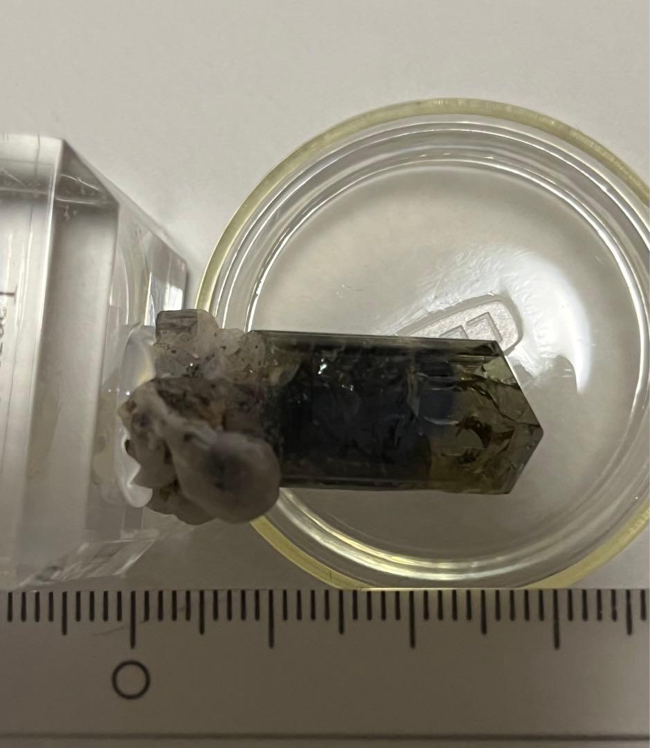 激レア　母岩付　タンザナイト　鉱物　鉱物標本　原石　tanzanite