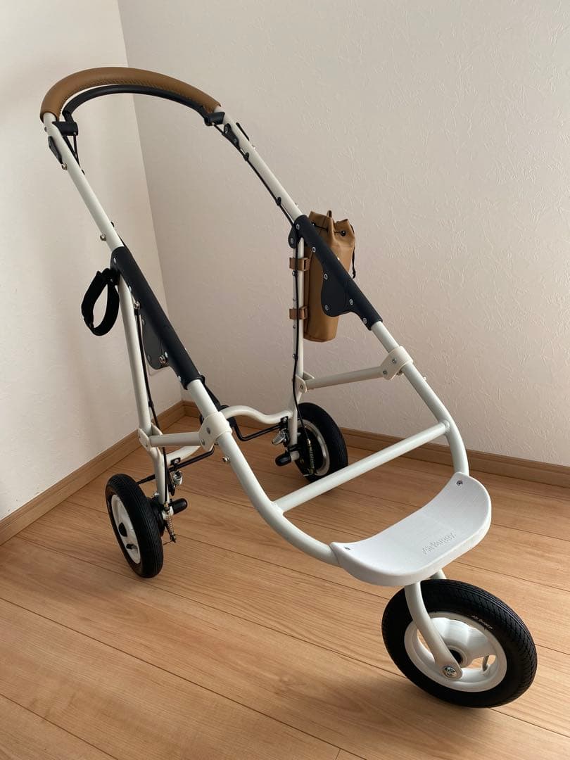l*g様 【美品】エアバギー ホワイト AIRBUGGY フレームのみ　ペットカ
