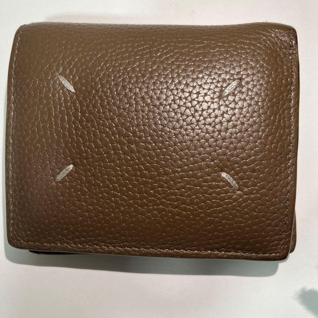 ブラウンレザー 二つ折り財布 スナップボタン付き