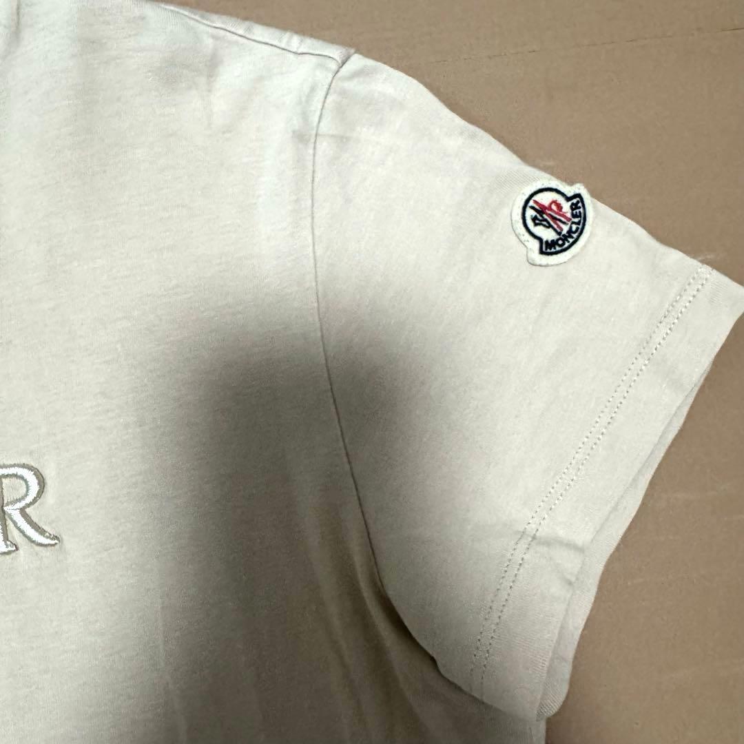 MONCLER ベージュ 刺繍ロゴTシャツ