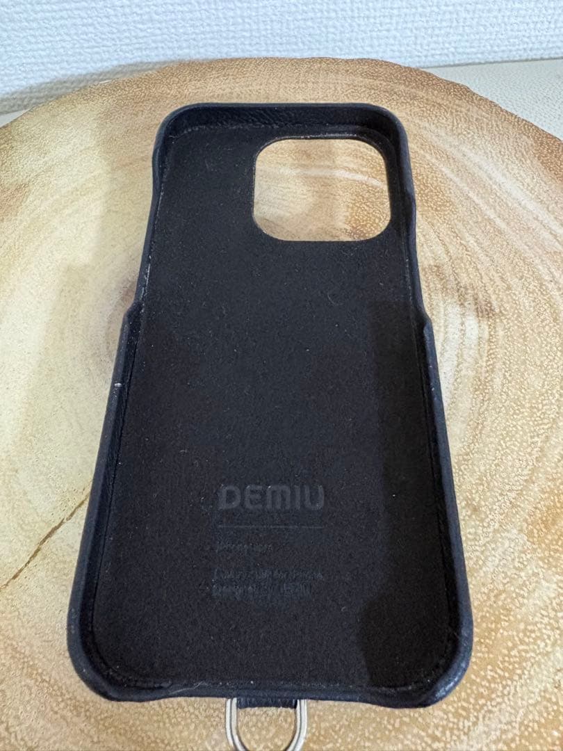 DEMIU スタッズ付きブラックレザーiPhone15pro ケース