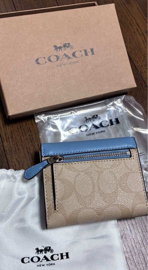 新品　COACH 三つ折り財布 青/ベージュ
