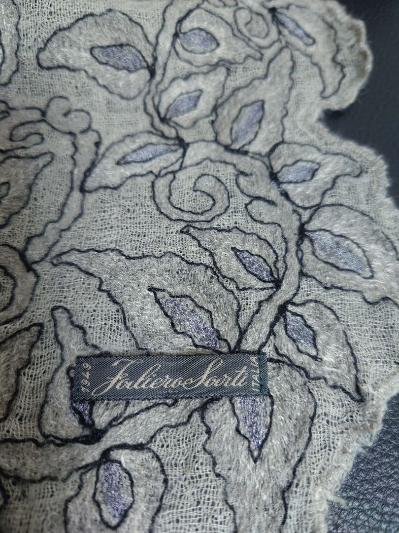 ファリエロ サルティ　Faliero Sarti　ストール　刺繍　グレー