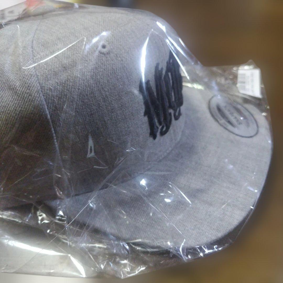 モブスター　グレー SNAPBACK キャップ ブラックロゴ