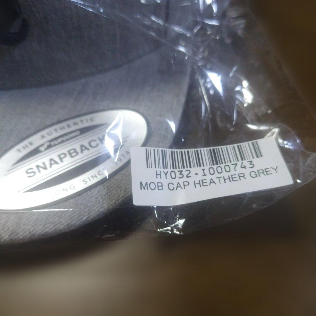 モブスター　グレー SNAPBACK キャップ ブラックロゴ